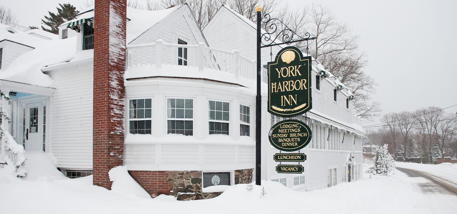 York Harbor Inn Sign Winter