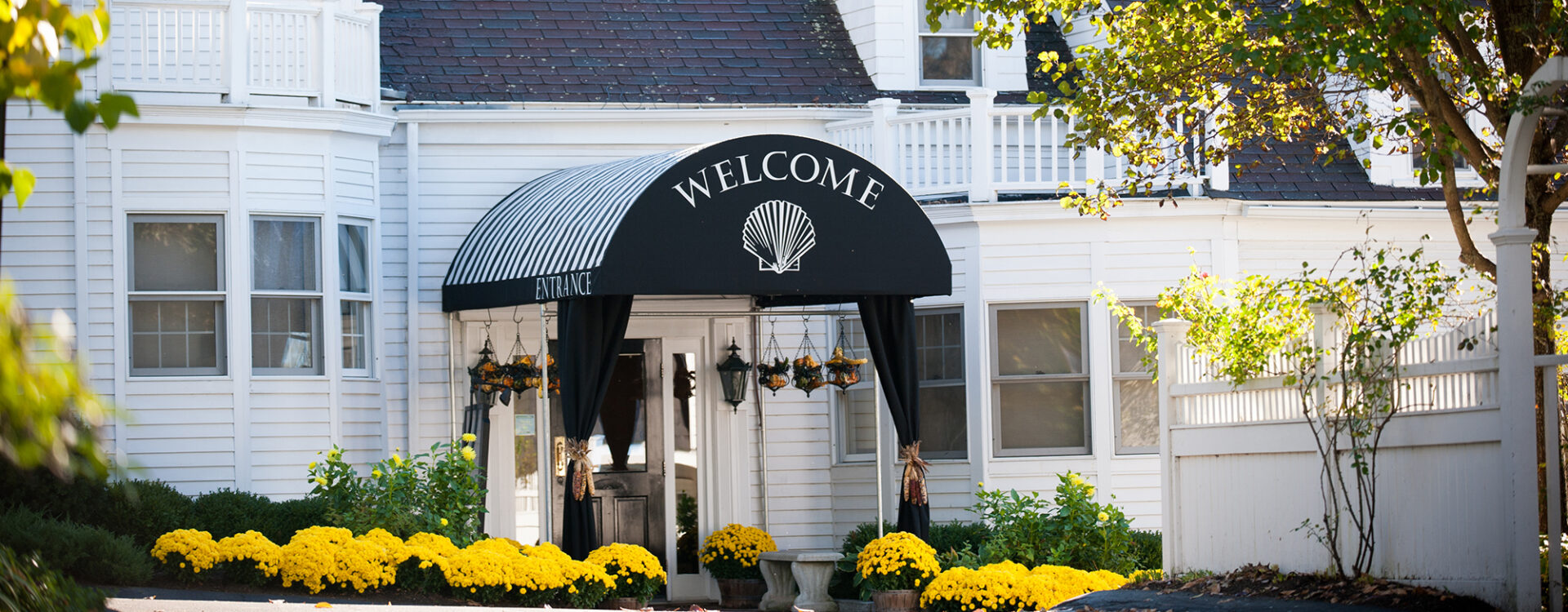 YHI Welcome Awning Mums & Gourds